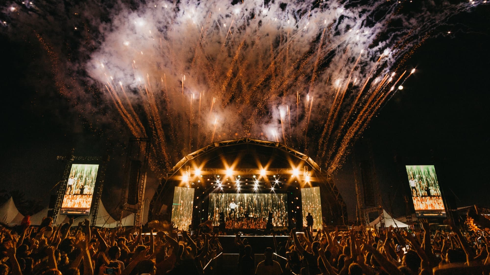 Fireworks over the stage at a HEADLINE.WORLD artist's show